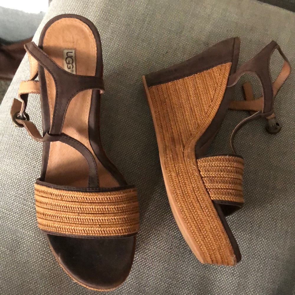 UGG BROWN WEDGES  SIZE 9